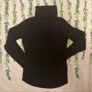SO black basic turtleneck